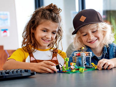 LEGO® Minecraft™ 21158 Der Panda Kindergarten